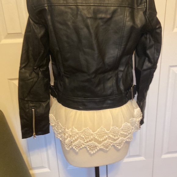 Lace and crochet tank. Size medium - Picture 10 of 10